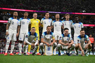 Players of England pose for the team picture ahead of the Qatar 2022 World Cup round of 16 football match between England and Senegal at the Al-Bayt Stadium in Al Khor, north of Doha on December 4, 2022. (Photo by Paul ELLIS / AFP)