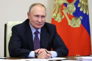 Poutine verrouille un peu plus les libertés individuelles en Russie