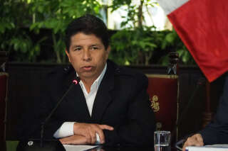 Pourquoi le président péruvien a-t-il été destitué et placé en détention ? 