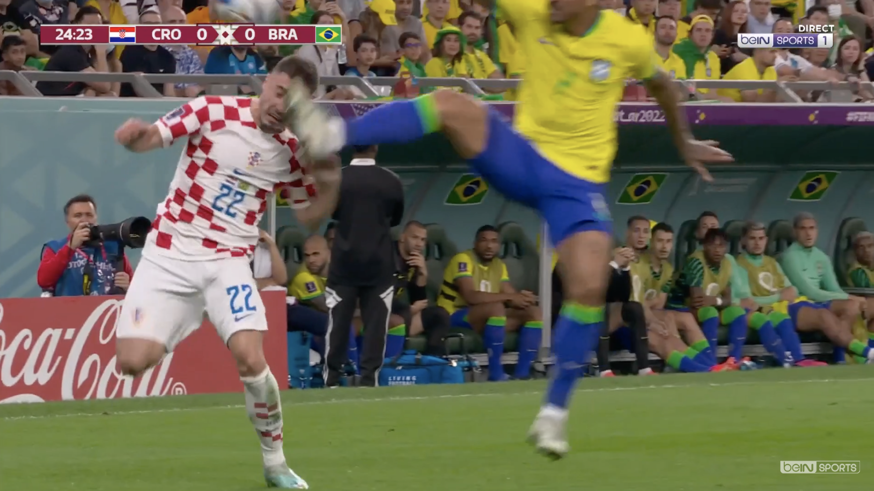 À l’occasion du premier quart de finale de la Coupe du monde 2022 entre le Brésil et la Croatie, le latéral gauche auriverde Danilo aurait pu écoper d’un carton rouge pour une intervention avec le pied bien trop haut devant Josip Juranović.