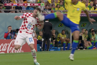 Ce geste très dangereux d’un Brésilien contre la Croatie n’a même pas mérité un carton rouge
