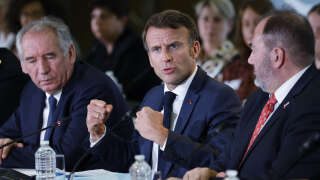 Emmanuel Macron ne lâche pas son CNR, malgré les doutes et le manque de « sang sur les murs »