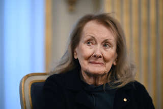 Annie Ernaux ravie d’avoir eu le Nobel au détriment de Michel Houellebecq