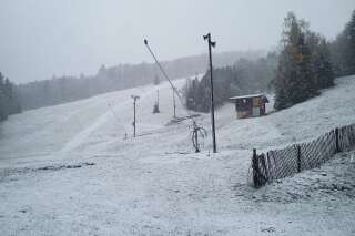 Face au manque de neige, « les stations de ski de moyenne altitude sont amenées à disparaître »