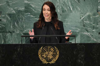 « Connard arrogant » : la Première ministre néo-zélandaise finance une bonne œuvre avec son insulte