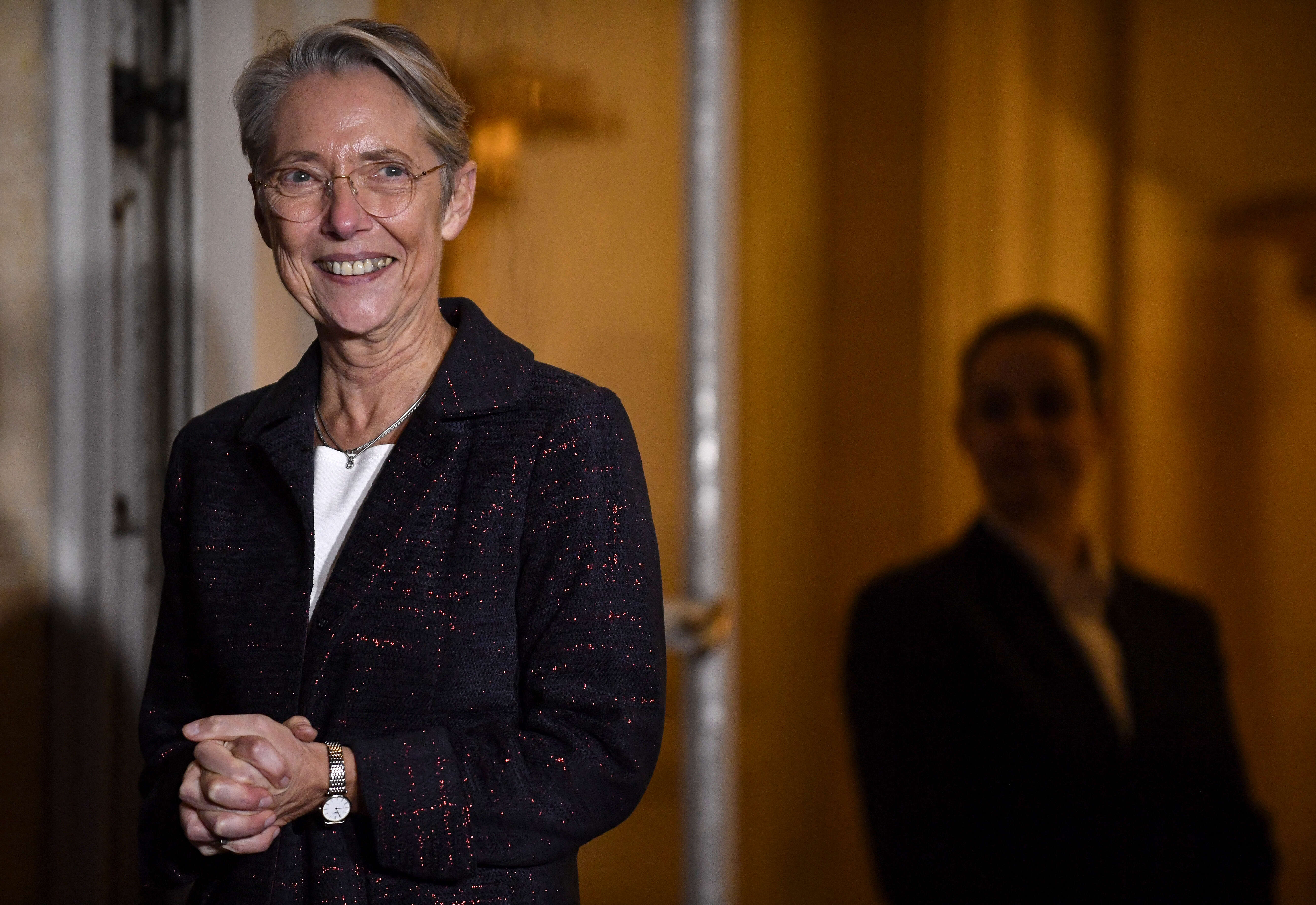 French Prime Minister Elisabeth Borne reacts as she welcomes Ukrainian Prime Minister for a meeting and a working dinner at the Hotel de Matignon, in Paris, on December 12, 2022. (Photo by JULIEN DE ROSA / POOL / AFP)