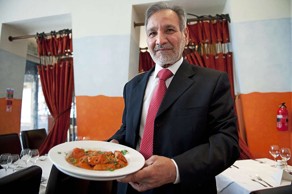 19 décembre - Les cuisines s’éteignent. Le chef écossais Ahmed Aslam Ali, qui revendiquait l’invention du poulet tikka masala, plat devenu un classique dans les restaurants sud-asiatiques du monde entier, est mort, ce lundi 19 décembre, à l’âge de 77 ans, selon la page Facebook de son restaurant à Glasgow.