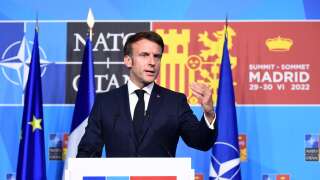 Le président français Emmanuel Macron parle lors d’une conférence de presse le dernier jour du sommet des chefs d’État de l’OTAN à Madrid, le 30 juin 2022.