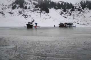 L’image surprenante d’une station de ski inondée en Haute-Savoie 