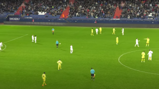 Les joueurs de l’AF Virois (en blanc) lors du coup de sifflet final actant alors leur défaite en Coupe de France contre le Stade Malherbe de Caen. Avant qu’une décision de la FFF offre finalement la victoire sur tapis vert au club de National 3.