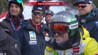 Les skieurs et leurs staffs n’ont pas manqué une miette de ce spectacle inabituel sur le terrible super-G de Bormio, en Italie.