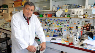French doctor and biochemist Etienne-Emile Baulieu is pictured in the National Institute for Medical Research (Inserm) unit of the Kremlin Bicetre hospital, October 2, 2008, near Paris.