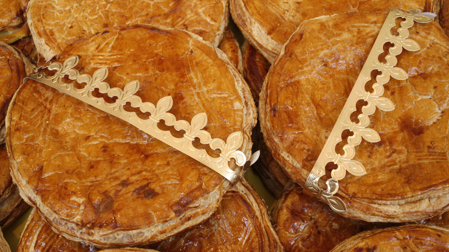 Boulangerie Cabaret - GOLDORAK GO ! Pour l'épiphanie, retrouvez les  célèbres fèves goldorak dans nos galettes des rois ! Par 4, 6 ou 8  personnes à la frangipane ou aux pommes. Et