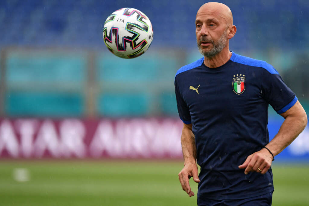 6 janvier <br />
Gianluca Vialli <br />
La légende du foot italien est mort à 58 ans. Ancien attaquant de la Sampdoria de Gênes et de la Juventus Turin, il souffrait depuis plusieurs années d’un cancer du pancréas. “/> </div><figcaption class=