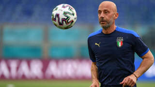 Italy's assistant coach Gianluca Vialli attends a training session at the Olympic Stadium in Rome on June 10, 2021 on the eve of the UEFA EURO 2020 Group A football match between Turkey and Italy. (Photo by Filippo MONTEFORTE / AFP)