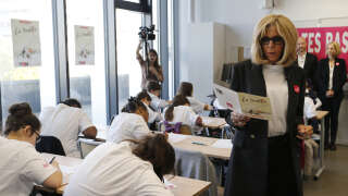 Brigitte Macron se prononce « pour le port de l’uniforme à l’école », dans un entretien publié ce mercredi 11 janvier par « Le Parisien ».