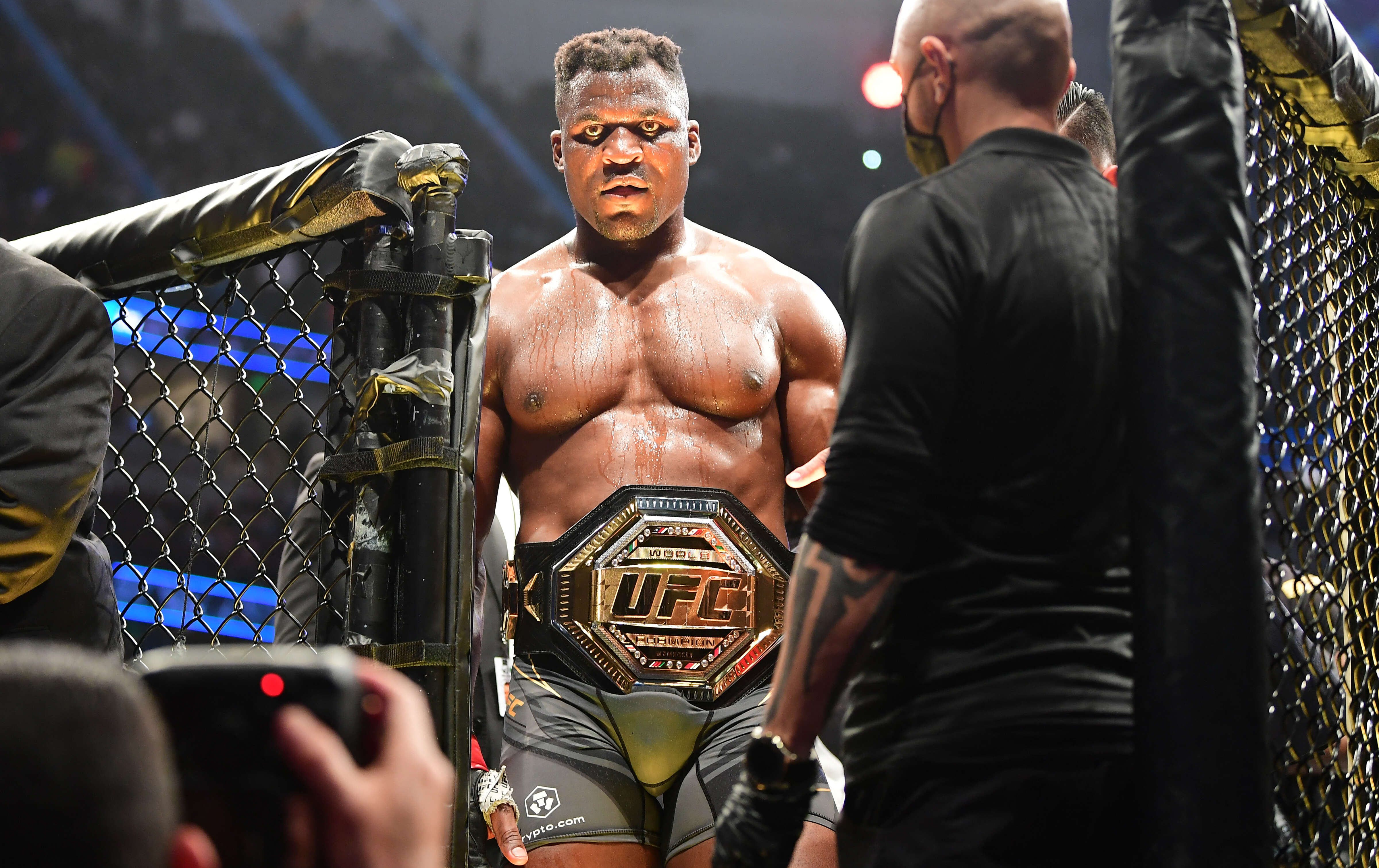 Cameroonian Francis Ngannou, MMA superstar and UFC heavyweight title holder, has decided not to extend with the most powerful league in his sport (photo taken in January 2022 in California).