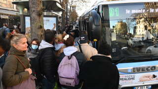 Commuters get into a bus near the Gare Montparnasse railway station during a strike in Paris on November 10, 2022. - Seven lines of the Paris metro will be completely closed and seven others only open during rush hour due to a strike on November 10, 2022, to demand wage increases and improved working conditions, the RATP said on November 8. European workers squeezed by the soaring cost of living went on strike in Belgium and Greece on November 9, with stoppages threatening to paralyse parts of Britain, France and Spain in coming days. (Photo by Alain JOCARD / AFP)