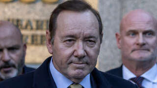 US actor Kevin Spacey leaves United Sates District Court for the Southern District of New York on October 20, 2022 in New York City. - A New York court on Octobwer 20, 2022 dismissed a $40 million sexual misconduct lawsuit brought against Kevin Spacey by an actor who claimed the disgraced Hollywood star targeted him when he was 14. (Photo by Yuki IWAMURA / AFP)