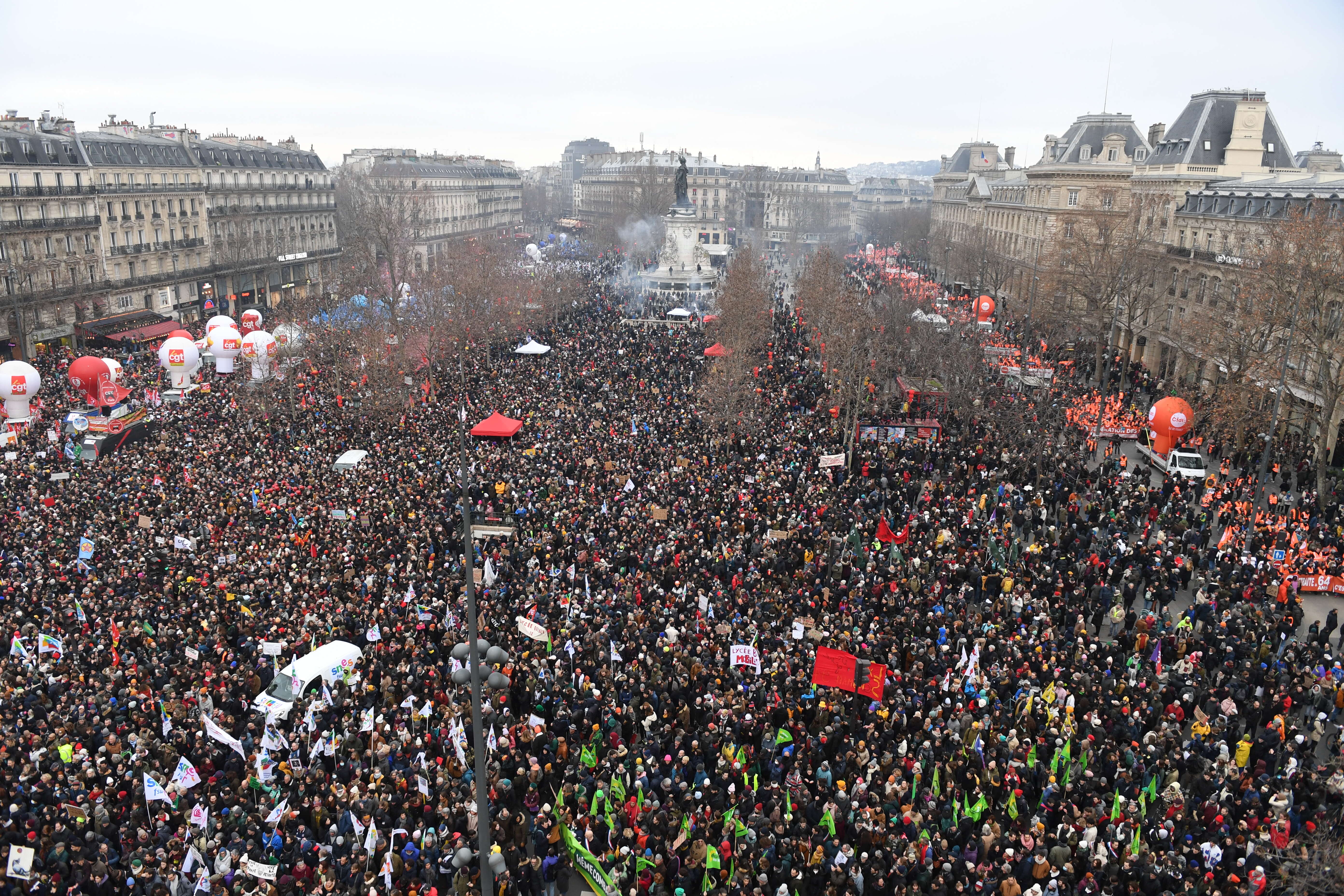 Demonstrators gather in Place de la Republique during a rally in Paris on January 19, 2023, as workers go on strike over the French President's plan to raise the legal retirement age from 62 to 64. - A day of strikes and protests kicked off in France on January 19, set to disrupt transport and schooling across the country in a trial for the government as workers oppose a deeply unpopular pensions overhaul. (Photo by Alain JOCARD / AFP)