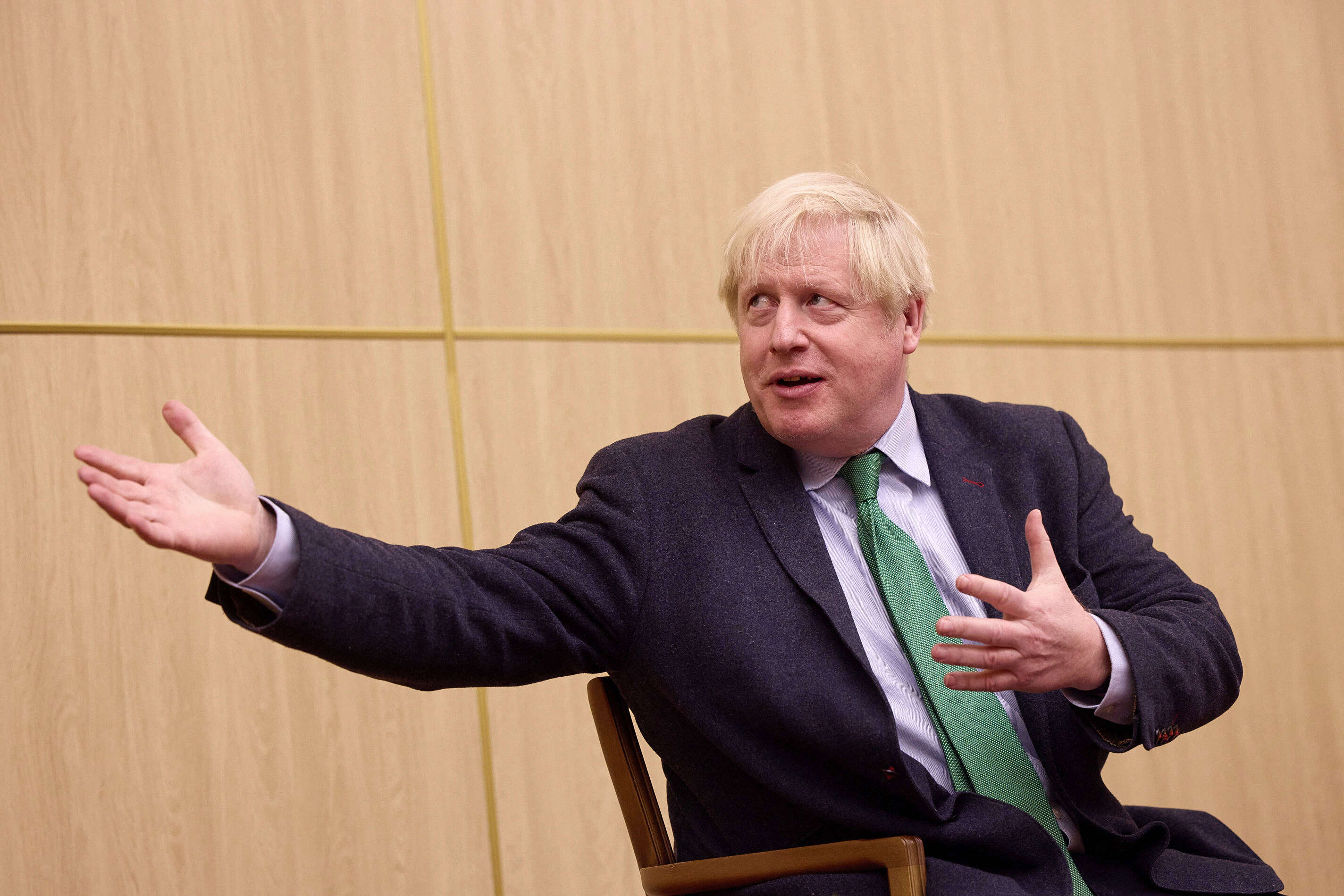 This handout picture taken and released by Ukrainian Presidential press service on January 22, 2023, shows former British Prime Minister Boris Johnson gesturing during a meeting with Ukrainian President, students and teachers of Taras Shevchenko National University in Kyiv, amid Russian invasion of Ukraine. (Photo by Handout / Ukrainian Presidential Press Service / AFP) / RESTRICTED TO EDITORIAL USE - MANDATORY CREDIT 