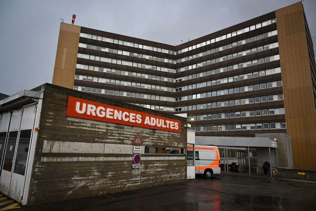 This photograph taken on December 29, 2022 shows the Hautpierre hospital at the entrance of the Adult Emergency Room of the Hautepierre hospital, in Strasbourg, eastern France. (Photo by SEBASTIEN BOZON / AFP)