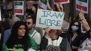 Sept Français sont détenus en Iran, où un mouvement de contestation a éclaté en septembre (Photo d’illustration : au cours d’une manifestation à Paris en octobre).