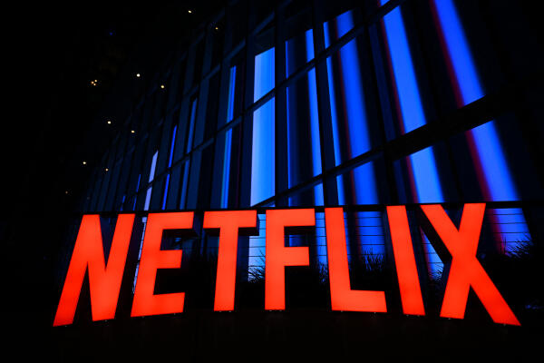 Dans cette photo d'archive prise le 14 septembre 2022, le logo de Netflix est vu au théâtre Netflix Tudum à Los Angeles, en Californie.
