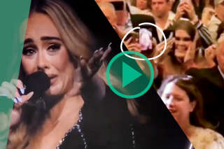 Adele a fondu en larmes en plein concert en voyant cette photo
