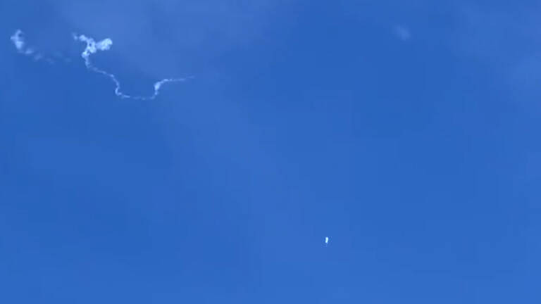 Le « ballon espion » chinois abattu par les États-Unis, photographié depuis la Caroline du Sud ce 4 février.
