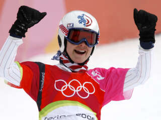 CORRECTION
Rosey Fletcher from the US celebrates 23 February, 2006 during the Turin 2006 Winter Olympics Ladies' Parallel Giant Slalom in Bardonecchia, Italy. Fletcher snatched third place and a bronze medal. AFP PHOTO JEFF HAYNES (Photo by JEFF HAYNES / AFP)