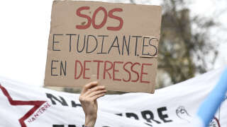 Le 16 mars 2021 , les étudiants manifestaient à Paris contre la précarité qui les touche.