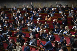 Deputies vote during in a session to examinate the law on the government's pension reform plan at the National Assembly, French Parliament lower house, in Paris on February 8, 2023. (Photo by JULIEN DE ROSA / AFP)