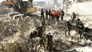 Algerian rescue teams take part in the search and rescue operations in Syria's northern city of Aleppo on February 8, 2023, two days after a deadly earthquake struck Syria and Turkey. - The death toll from the massive earthquake that struck Turkey and Syria rose above 8,300, official data showed, with rescue workers still searching for trapped survivors. (Photo by AFP)