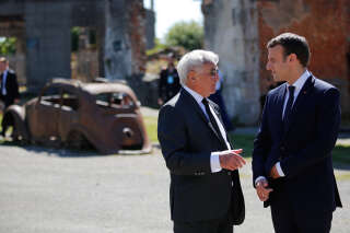 Robert Hébras, ici photographié en juin 2017 à Oradour-sur-Glane au côté d’Emmanuel Macron, était le dernier survivant de ce massacre de la Seconde guerre mondiale.