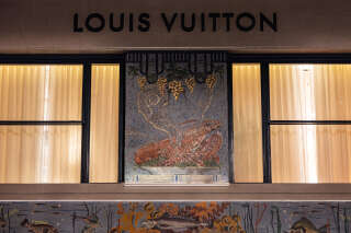 Ce robot Yayoi Kusama dans la vitrine de Louis Vuitton est plus vrai que  nature 