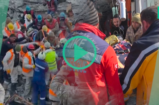 Un « miracle » en Turquie, où une femme a été retrouvée après 180 heures sous les décombres