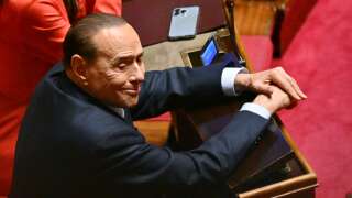 Silvio Berlusconi - ici au Sénat italien, le 13 octobre 2022 -  accusé d’avoir corrompu des témoins pour mentir sur ses sulfureuses soirées « bunga-bunga », a été acquitté.