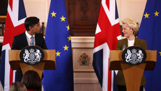 Le Premier ministre britannique Rishi Sunak a proclamé lundi un « nouveau chapitre » dans les relations post-Brexit avec l’UE, après avoir obtenu un accord décisif pour réglementer le commerce en Irlande du Nord.