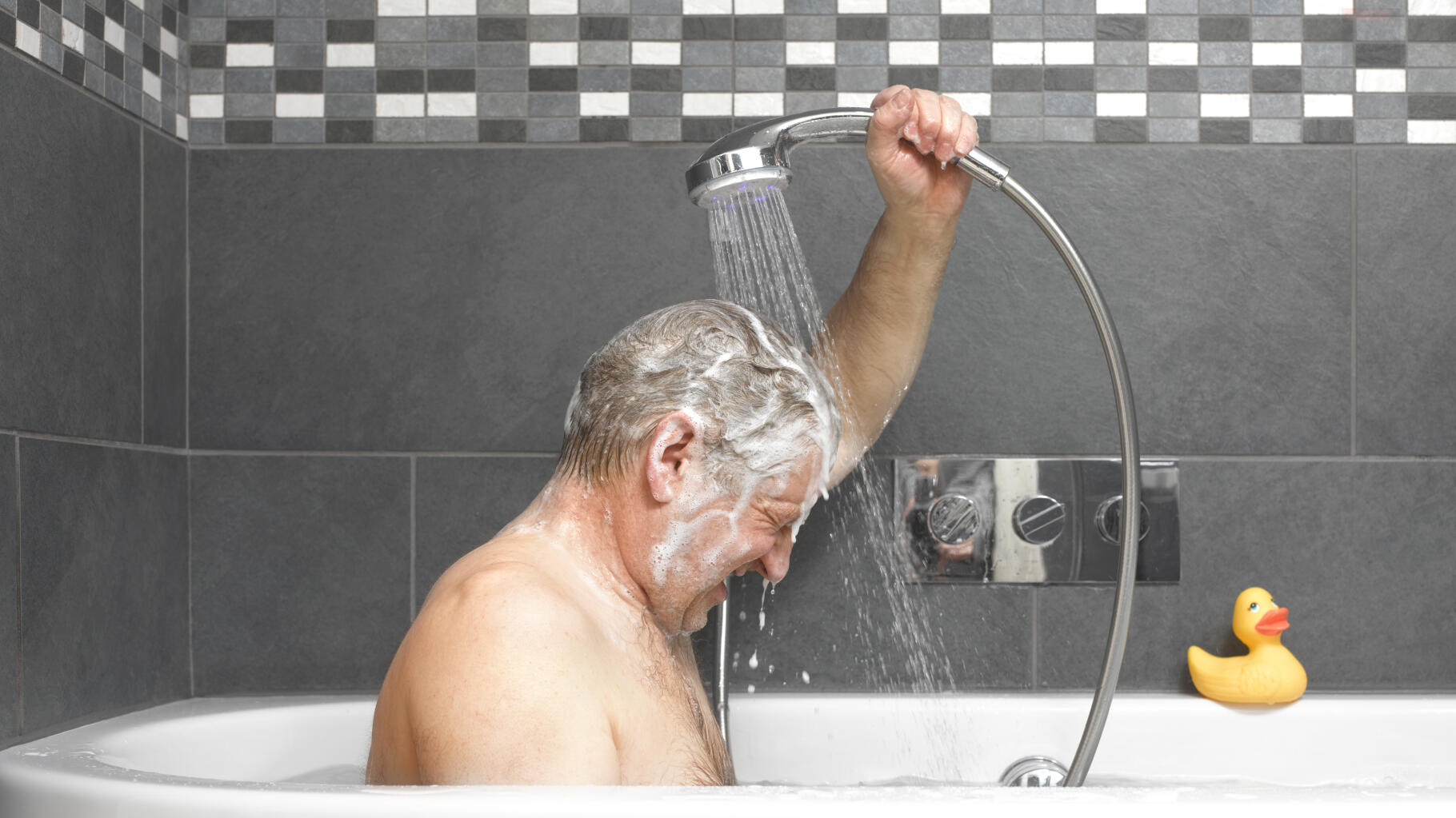 Comment nettoyer votre tête de douche ? – Le Monde du Bain