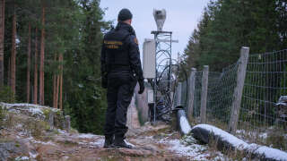 (FILES) In this file photo taken on November 18, 2022 Senior border guard officer Juho Pellinen stands near a fence marking the boundary between Finland and the Russian Federation near the border crossing of Pelkola, in Imatra, Finland on November 18, 2022. - Finland has started building its 200-kilometre fence on the Russian border, starting with a three-kilometre pilot fence at the southeastern border crossing in Imatra, the border guard said on February 28, 2023.
In total, Finland plans to fence 200 kilometres of its 1,300-kilometre border with Russia at a cost of around 380 million euros ($394 million). (Photo by Alessandro RAMPAZZO / AFP)