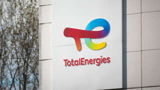 (FILES) In this file photo taken on October 10, 2022 a photograph shows the logo of TotalEnergies at the Total Energy refinery site, in Gonfreville-l'Orcher, near Le Havre, northwestern France. - French court dismisses NGO case against TotalEnergies East Africa oil project, on February 28, 2023. (Photo by Lou BENOIST / AFP)