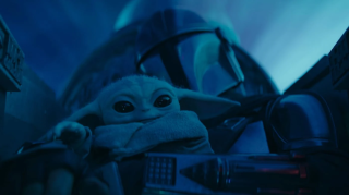 Baby Yoda, ici aux côtés de Mando, a fait fondre tous les fans de « Star Wars » dans la série « The Mandalorian », dont la saison 3 est sortie mercredi 1er mars sur Disney +.