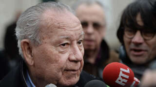 French former international football player, former Reims' forward and 13-goal World Cup record scorer in 1958, Just Fontaine speaks to the press as he arrives to attend a funeral ceremony of French football legend Raymond Kopa on March 8, 2017 at the Saint-Maurice cathedral of Angers, western France. - Kopa, winner of three European Cups with Real Madrid (1957, 1958, 1959) and laureate of the best player of the year award in 1958, died on March 3, 2017 at the age of 85. (Photo by JEAN-SEBASTIEN EVRARD / AFP)