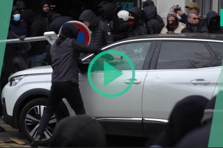 Braun condamne la dégradation de la voiture de ce médecin pendant la manifestation à Paris