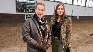 Florent Pagny et sa femme Azucena Caamaño au défilé Stella McCartney à Paris pour la Fashion Week, le lundi 6 mars.