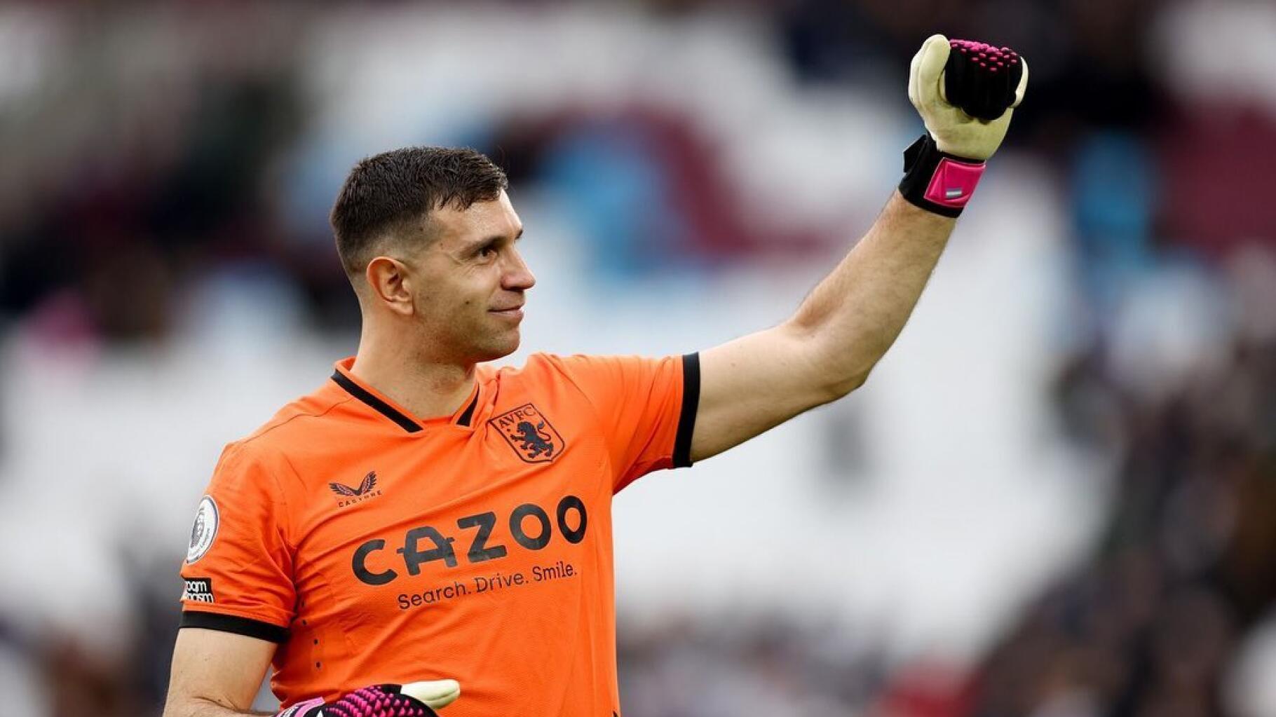Emiliano Martinez, le gardien argentin du Mondial-2022 redore son image  grâce à ses gants