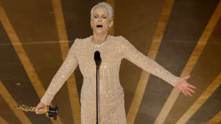 HOLLYWOOD, CALIFORNIA - MARCH 12: Jamie Lee Curtis accepts the Best Supporting Actress for 