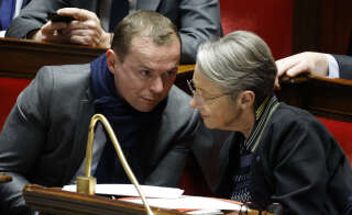 Olivier Dussopt et Élisabeth Borne photographiés à l’Assemblée nationale le 18 février.