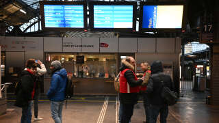 La situation s’améliore, mais demeure compliquée à la SNCF et dans le RER vendredi 17 mars, 11e jour de la grève reconductible.